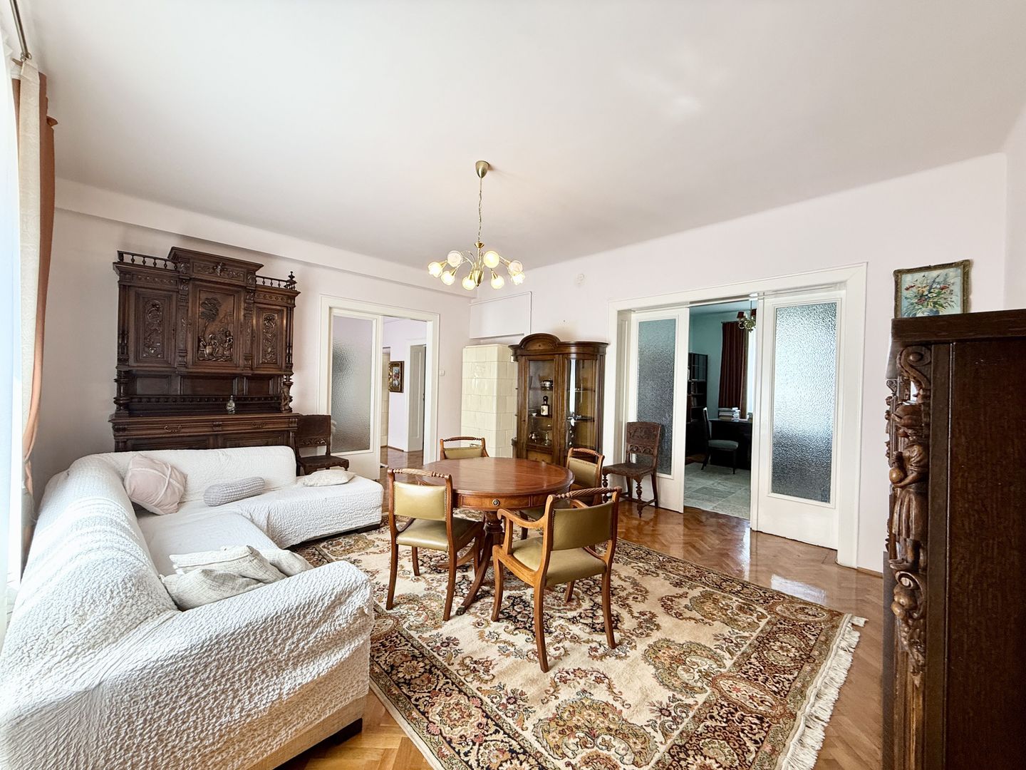 Apartament mobilat si utilat complet, zona centrala, 4 camere, 2 bai - Poză 1
