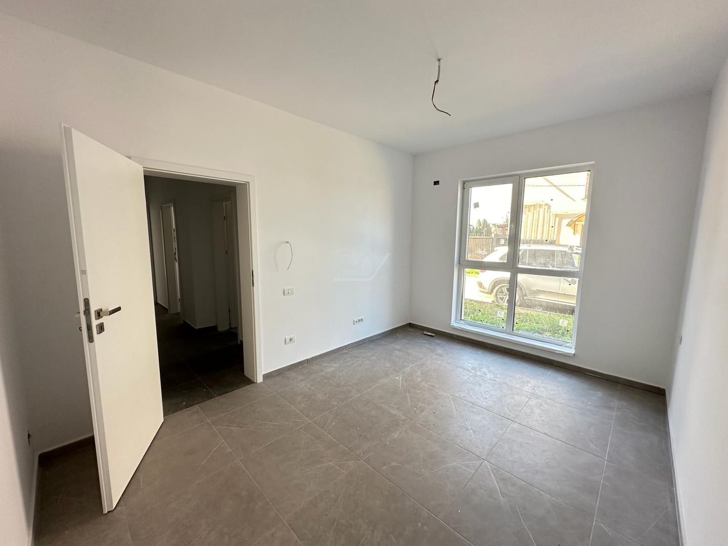 Bloc la asfalt. Decomandat. Etaj 1. Loc de parcare. - Poză 6