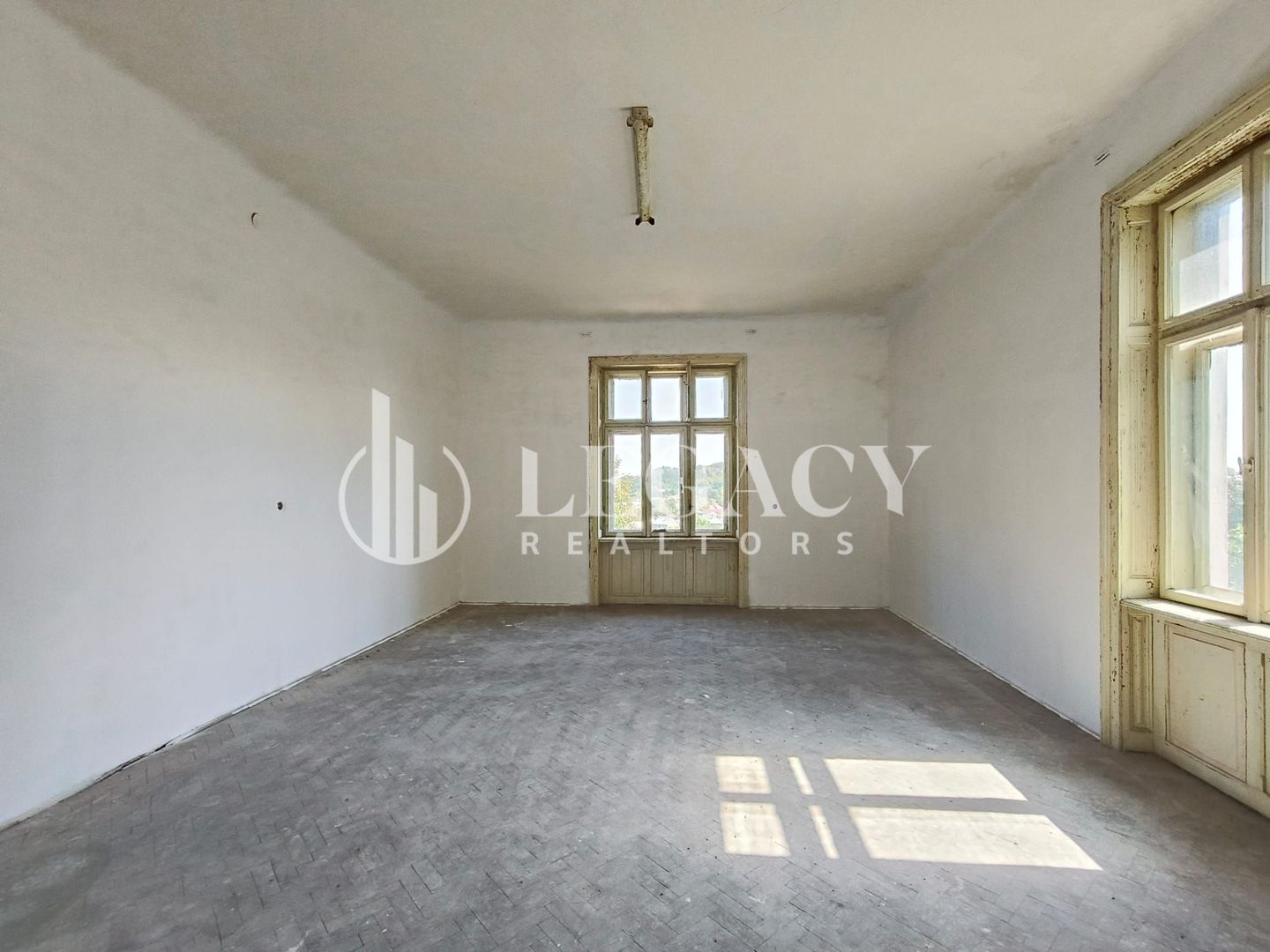 VÂNZARE/SCHIMB CU TEREN  - Clădire interbelică, centru oraș Siret - Poză 9