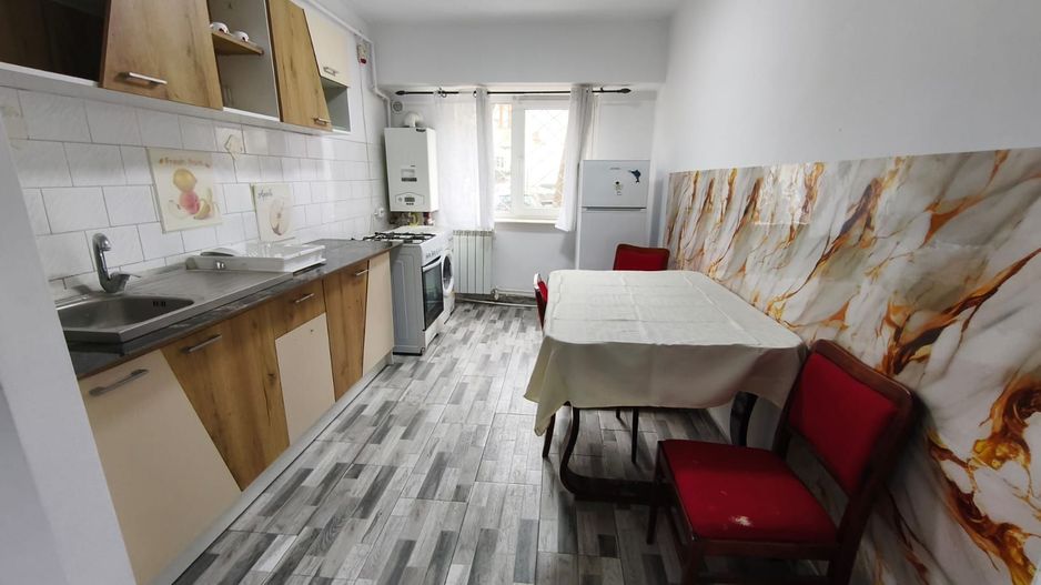 Apartament 3 camere | Bd. Tomis |  Zona Tomis 3 | Poziție excelentă - Poză 11