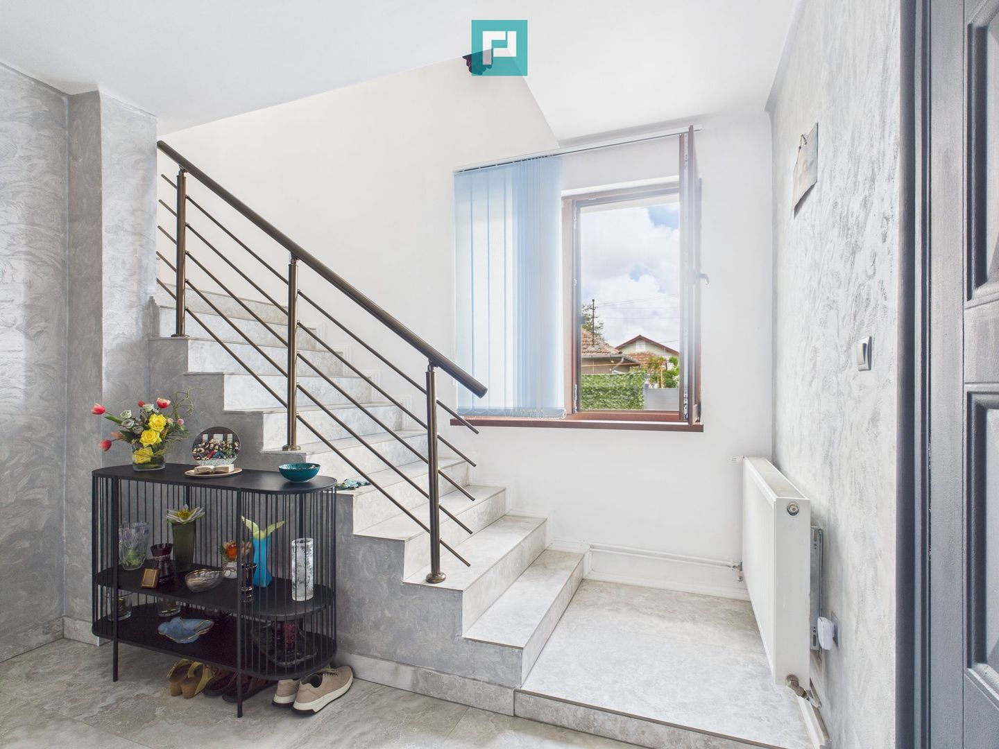 Vilă spațioasă cu 6 camere în Dumbrăvița - Poză 24