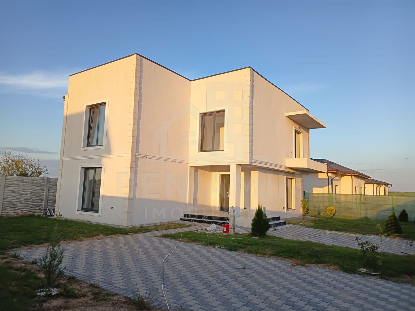 Casa noua 4 dormitoare 2 bai P+1 zona Selgros Teilor - Poză 1
