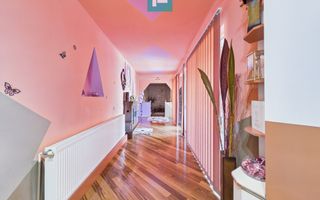 Casa cu potential multiplu in Curtici - Poză 14