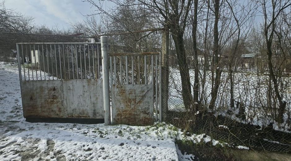Casă + teren generos de vânzare în Strâmba Jiu - Poză 5