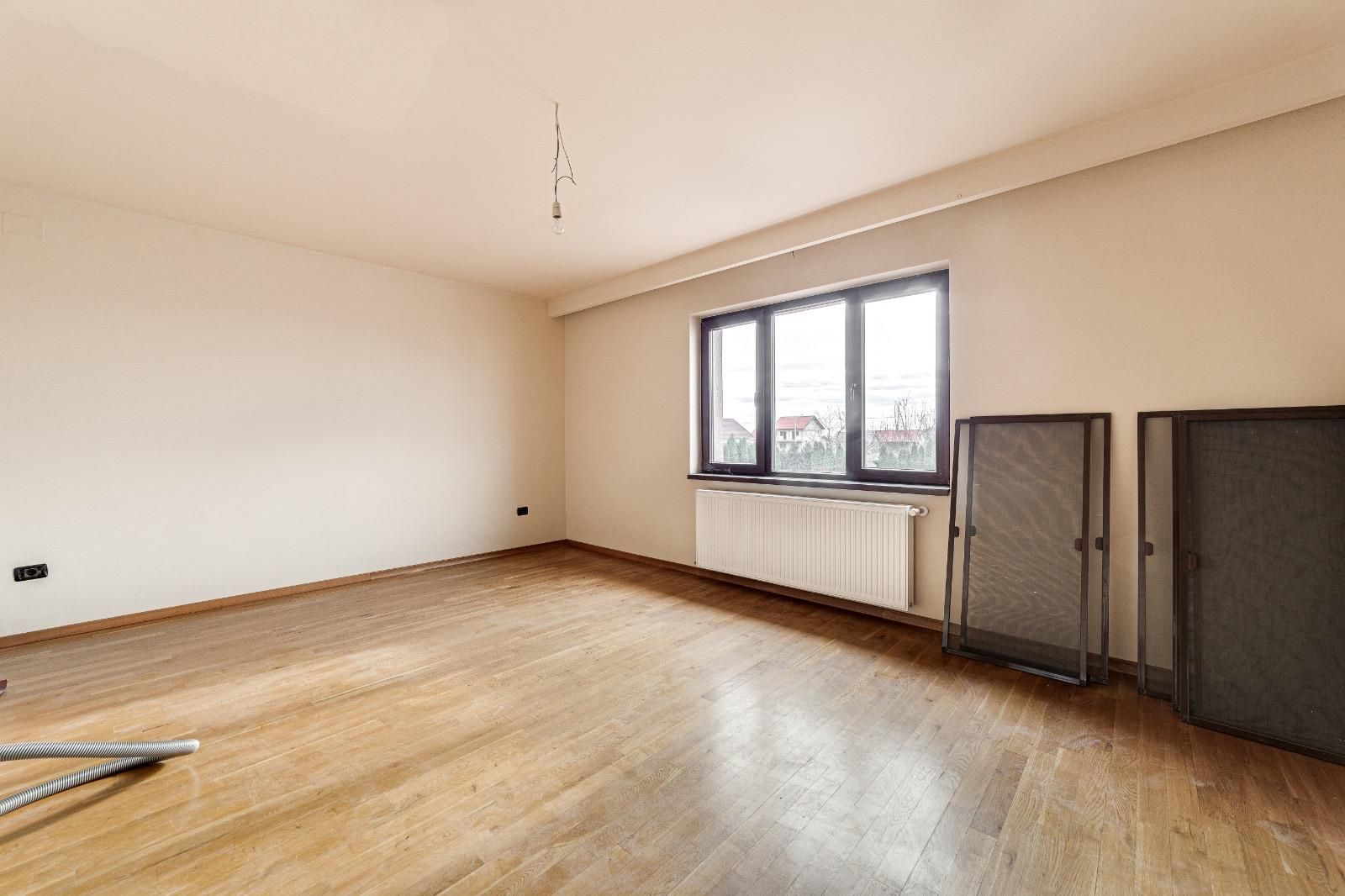 Vilă cu 7 camere de vânzare în zona Central - Poză 16