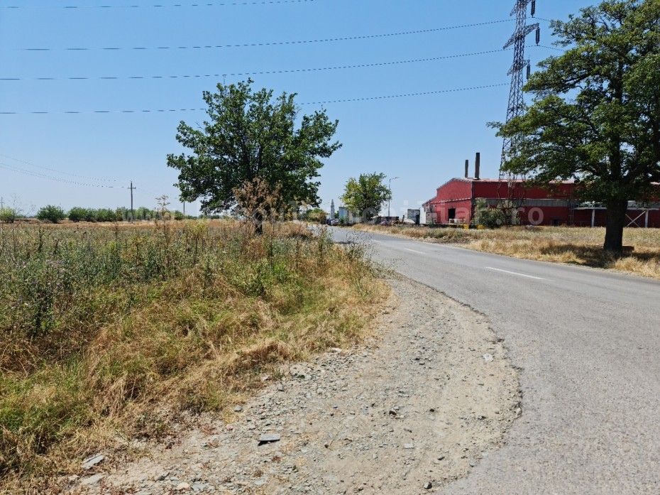 Vânzare Teren  Industrial 10700 mp pe colț, cu GAZE si curent - Poză 6