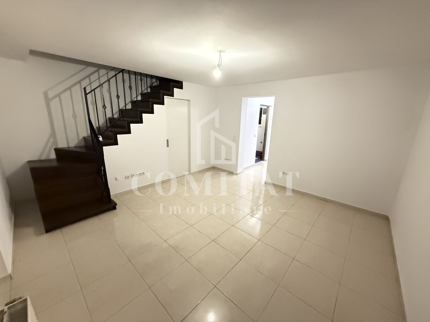 Casa înșiruită cu 4 camere | Parcare | Zona străzii A. Iancu Floresti - Poză 5