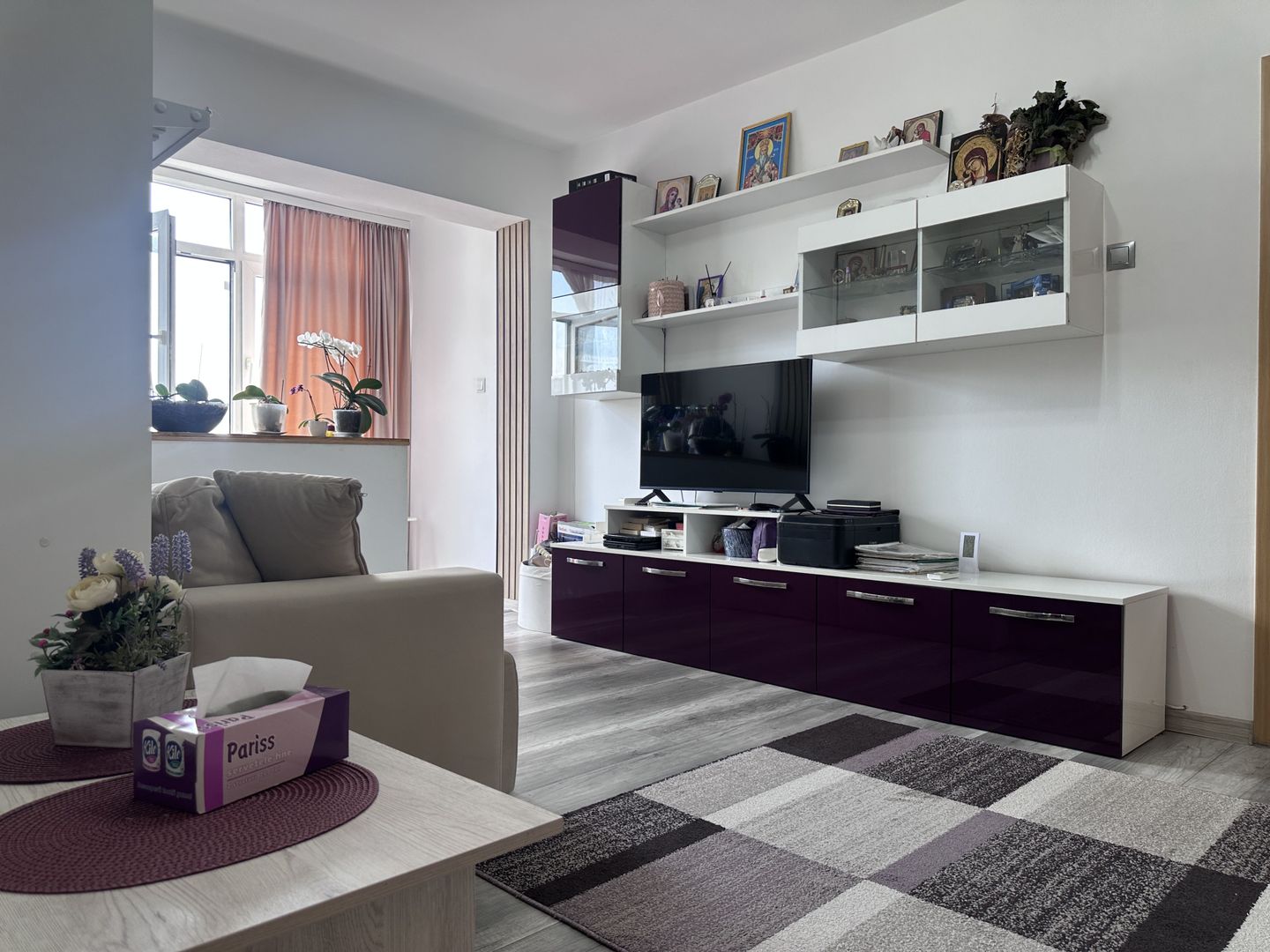 Primitor și luminos! Vânzare apartament cu 2 camere în M6, Târgoviște. - Poză 1