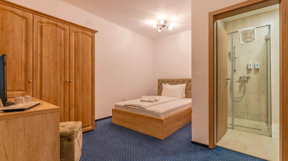 Pensiune Râșnov, 13 camere plus locuință proprietar, zonă Cetate - Poză 44