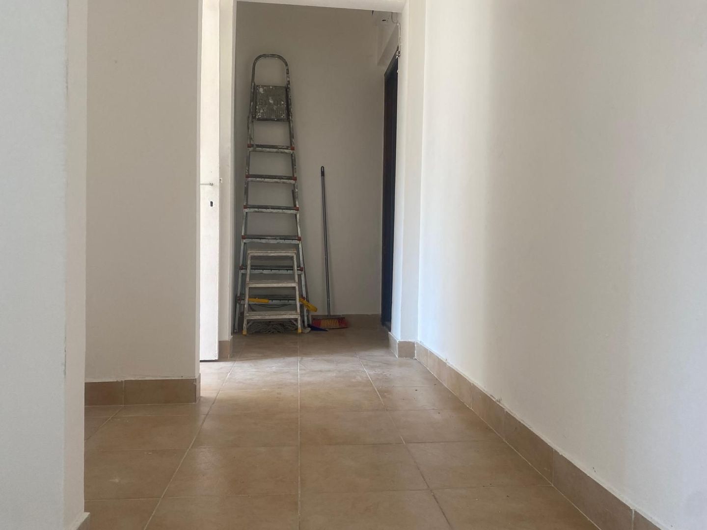Foarte luminos! Vanzare apartament cu 3 camere in Targoviste - M11 - Poză 8