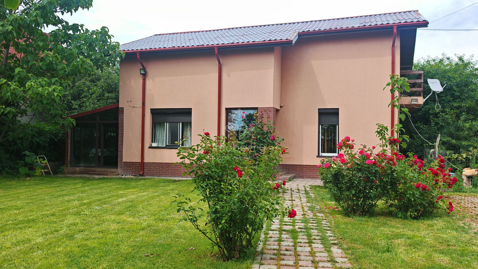 Casa de vanzare Adunatii Copaceni - cel mai bun pret - Poză 2