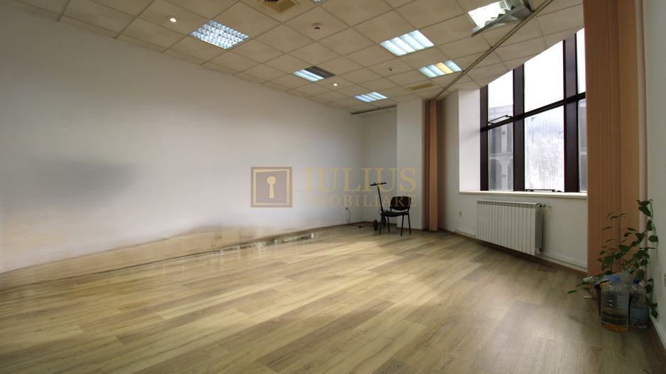 Cladirea Enel, 33 mp, Luminos. - Poză 4