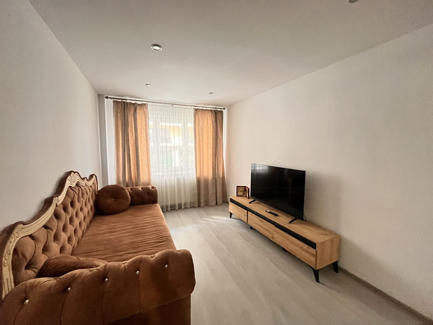 Apartament cu 2 Camere de Vânzare | Suceava/Central | 85.000 Euro - Poză 7