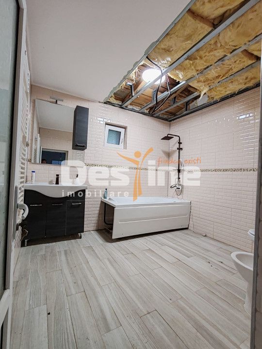 Imobil compus din casa si 1800mp teren in Suburbia Brodoc, judet Vaslui - Poză 2