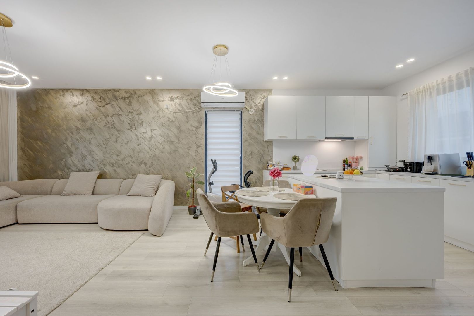 Vila parter mobilata si utilata Tunari - Poză 4