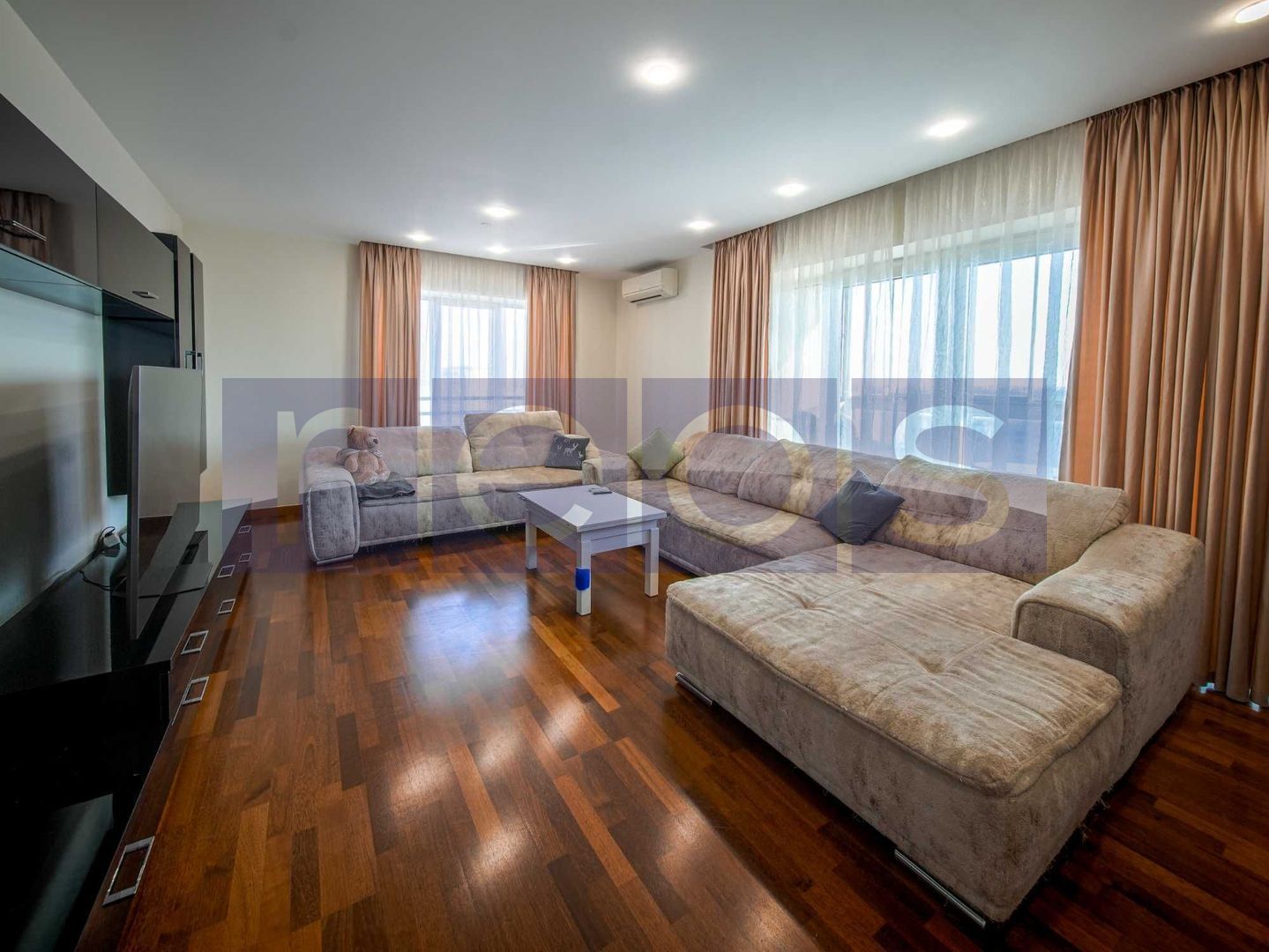 VANZARE 3 CAMERE DECOMANDAT -LOC DE PARCARE - Poză 1
