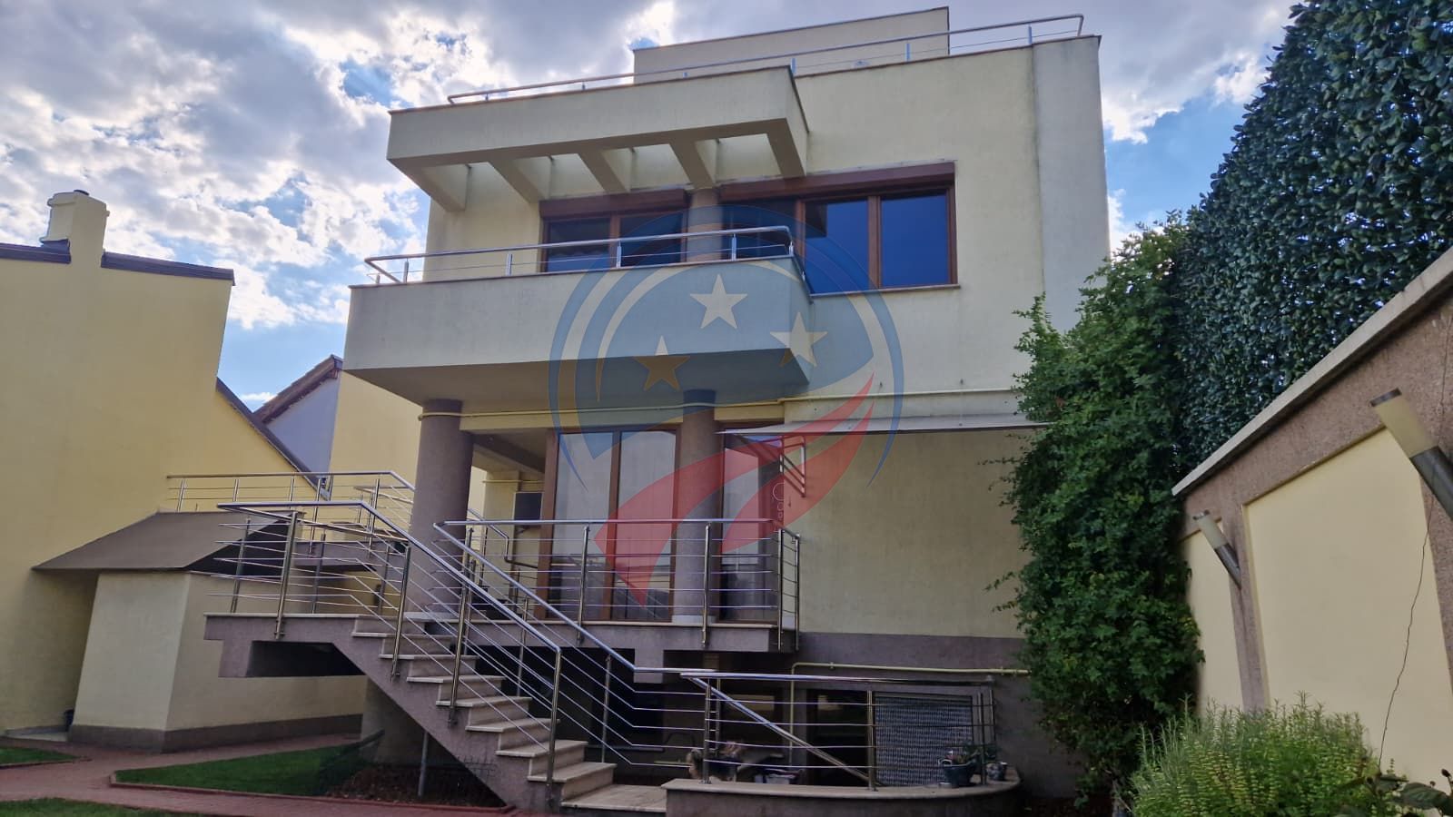 Casa / Vila zona Puskin D+P+E +terasa, 5 camere, 225 mp s. utila, 417 mp teren - Poză 1