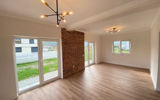 Casa intabulata, finisata LA CHEIE- Talmaciu, zona cu peisaj superb - Poză 5