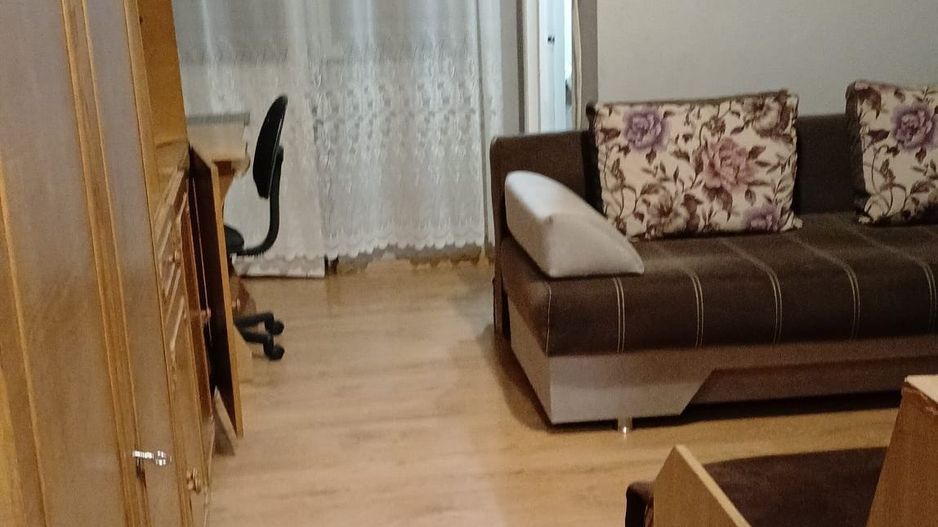 BRASADAS vinde garsoniera pe Ostrovului la etajul 3/4. - Poză 2