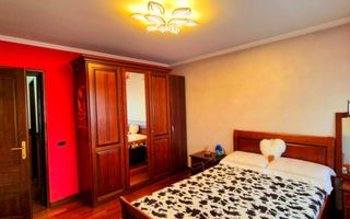 Cauți o casă mare sau spațiu pentru business? Aici le ai pe ambele! - Poză 8