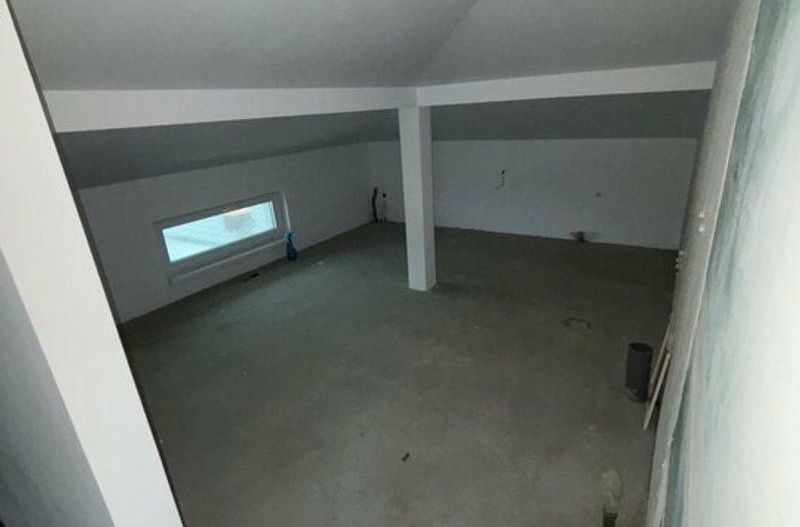 Casă Spațioasă 242 mp Utili și 600 mp Teren – Dragomirești-Deal - Poză 12