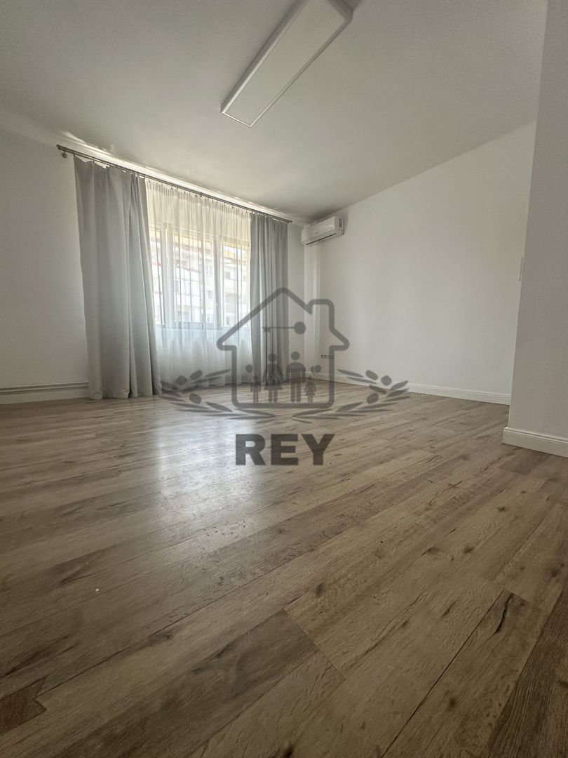 Imobil 3 niveluri, renovat, cu spațiu comercial si 2 ap.- Bd. Victoriei - Poză 1