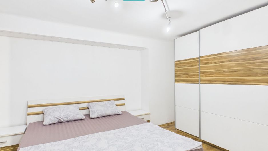 Apartament două camere Bulevardul Revoluției - Poză 2