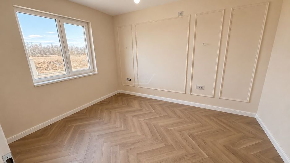 Duplex despartit prin camera tehnica! 5 camere, 3 bai. - Poză 3