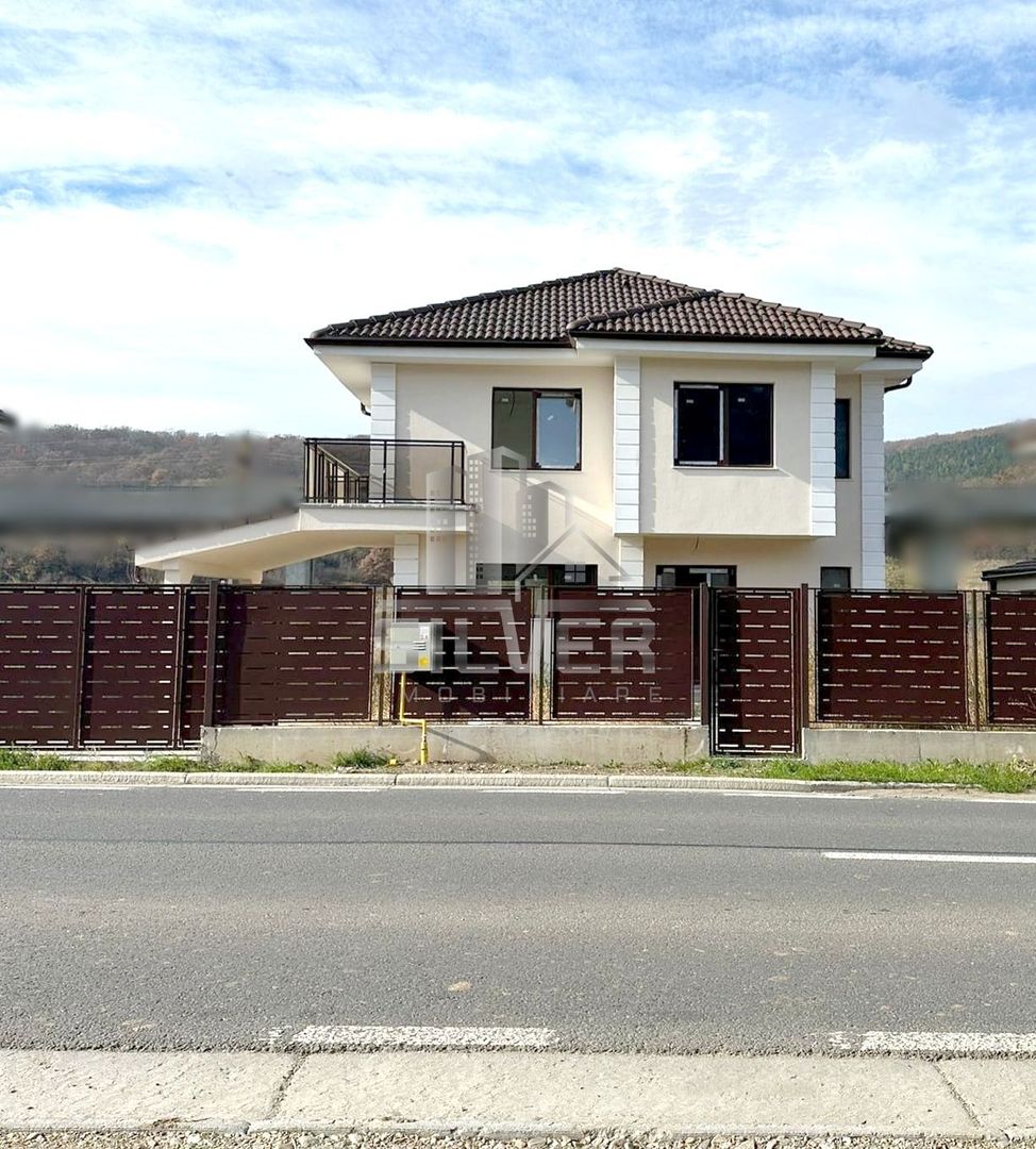 Casa individuala cu teren de 400 mp in Luna de Sus. - Poză 1