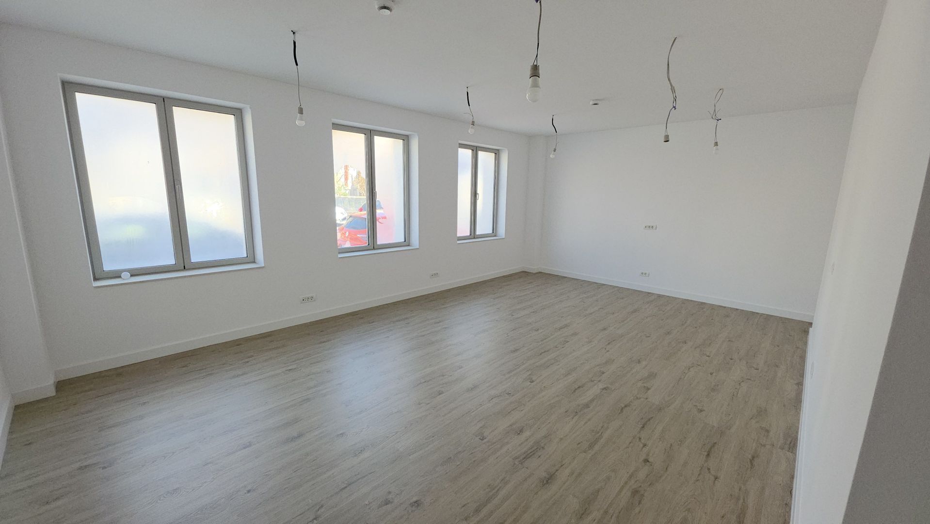 Apartament 4 camere de inchiriat nou în zona Armenească - Universitate - Poză 2