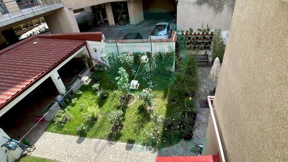 Casa cocheta cu gradina - Poză 1