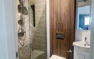 Apartament 3 camere | Etaj 1 | Zona Centrala - loc de parcare - Poză 3