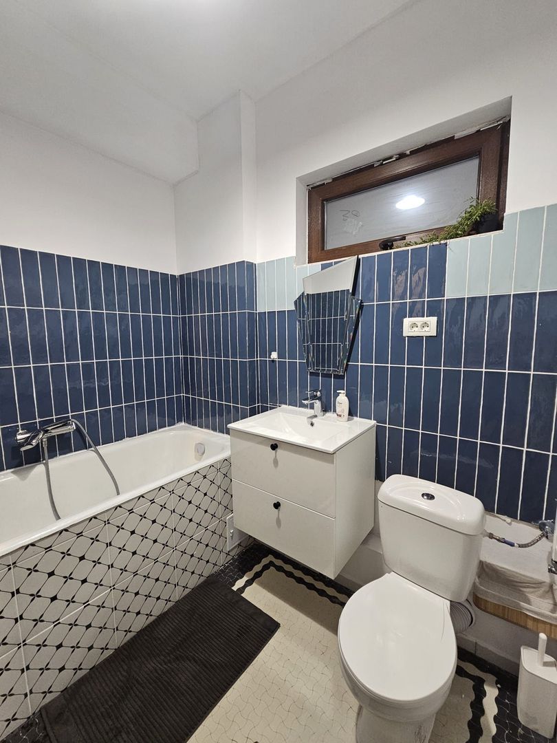 Apartament 4 camere ultracentral, renovat si mobilat, terasă spațioasă. - Poză 6