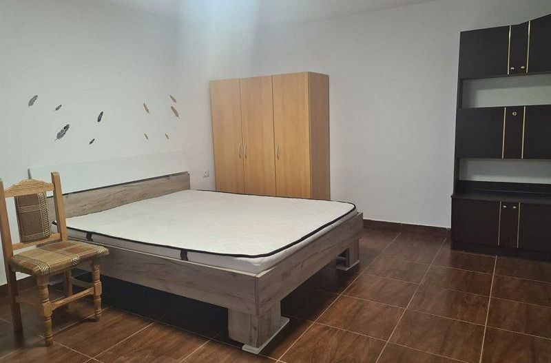 Garsoniera mobilata si utilata - zona garii 200 euro - Poză 2