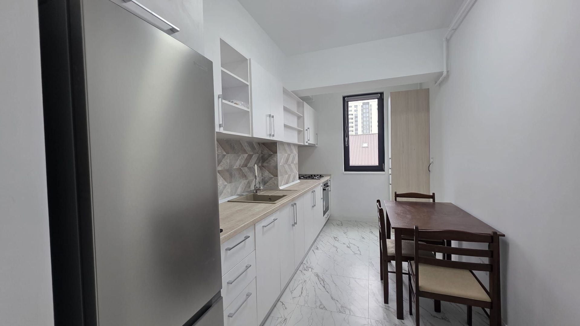 Apartament NOU 2 cam Dec 61 mp+ parcare Tatarasi Grand Beetle 500 euro - Poză 2