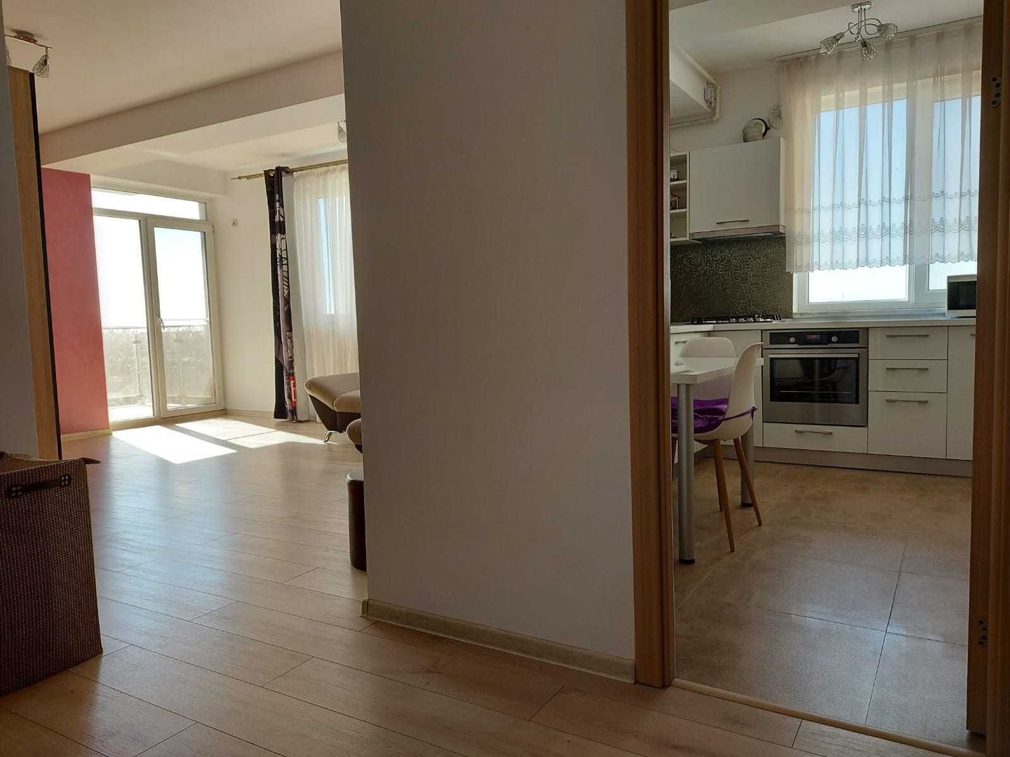 APARTAMENT 2 CAMERE – ZONA SCAFANDRI – VEDERE SUPERBĂ CĂTRE PORT - Poză 5