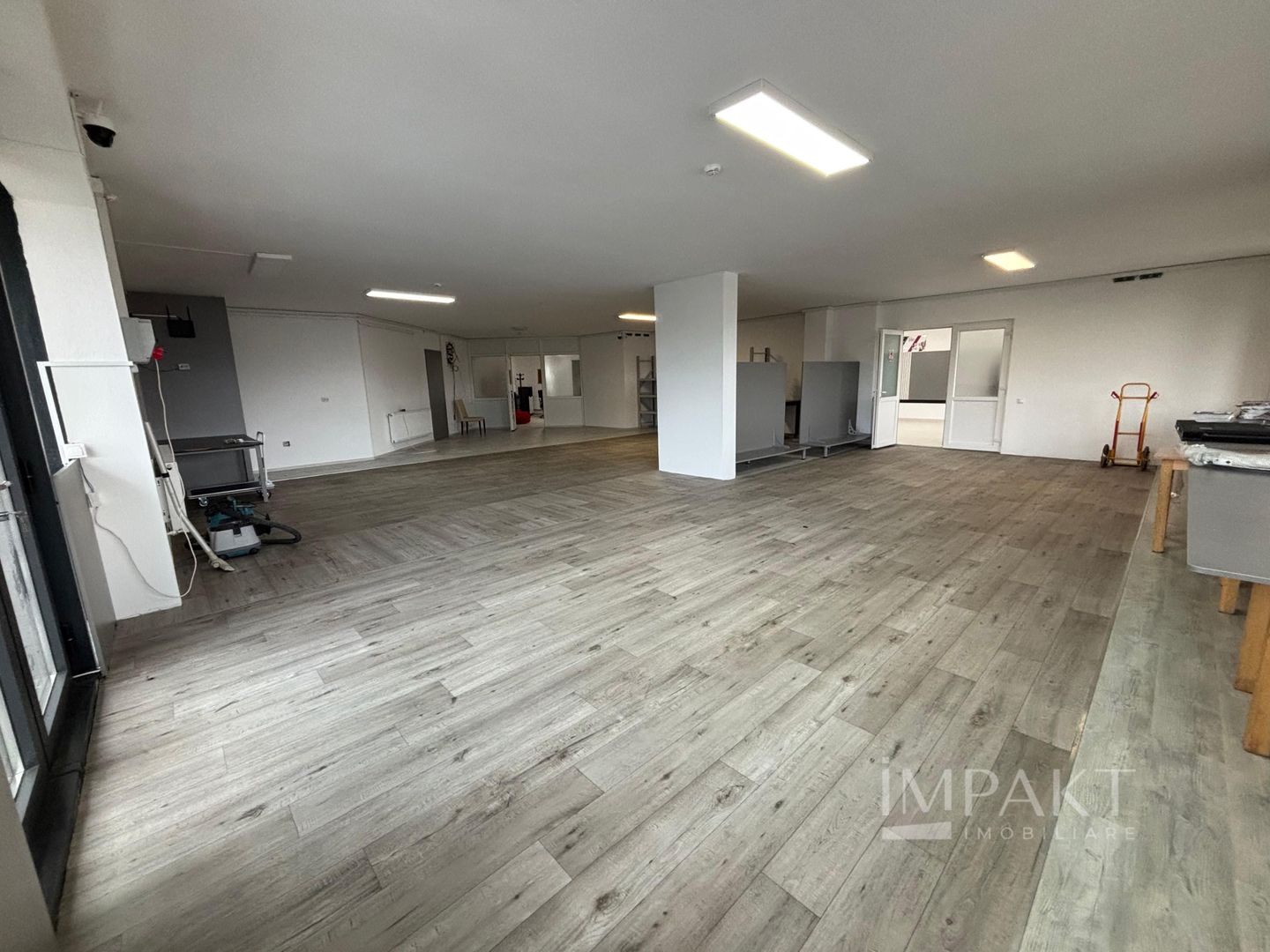 De vânzare spațiu comercial, show-room - Florești - Poză 2