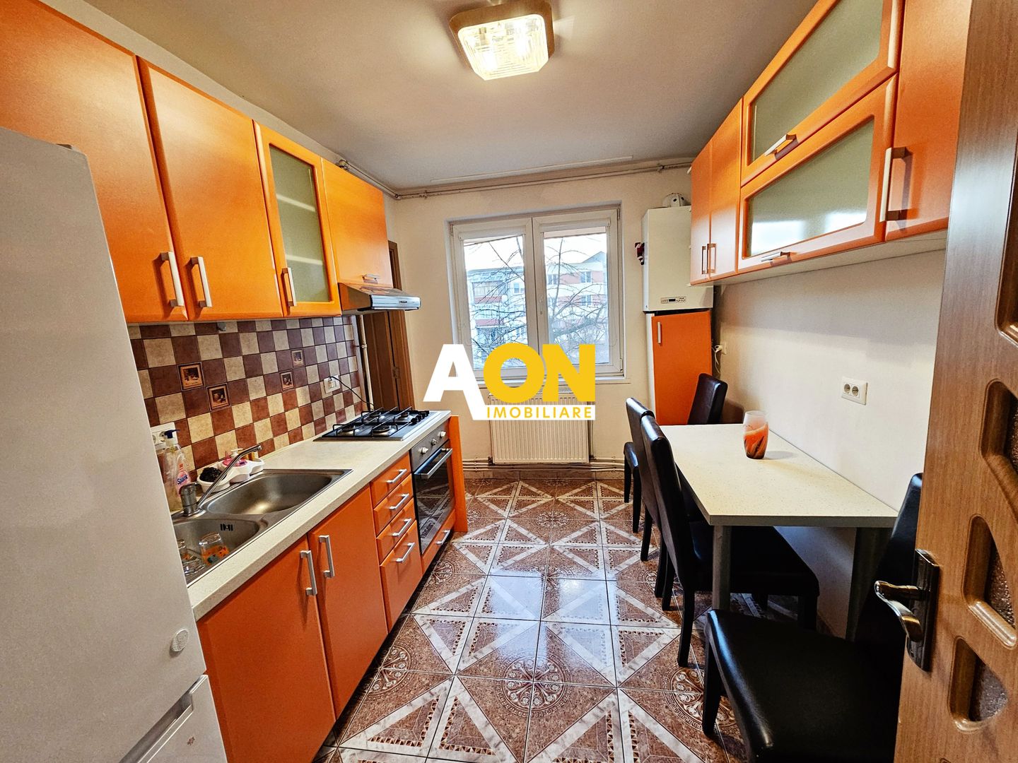 Apartament 3 camere, 2 bai, mobilat, utilat, etaj 3,  cu boxa, Cetate - Poză 4