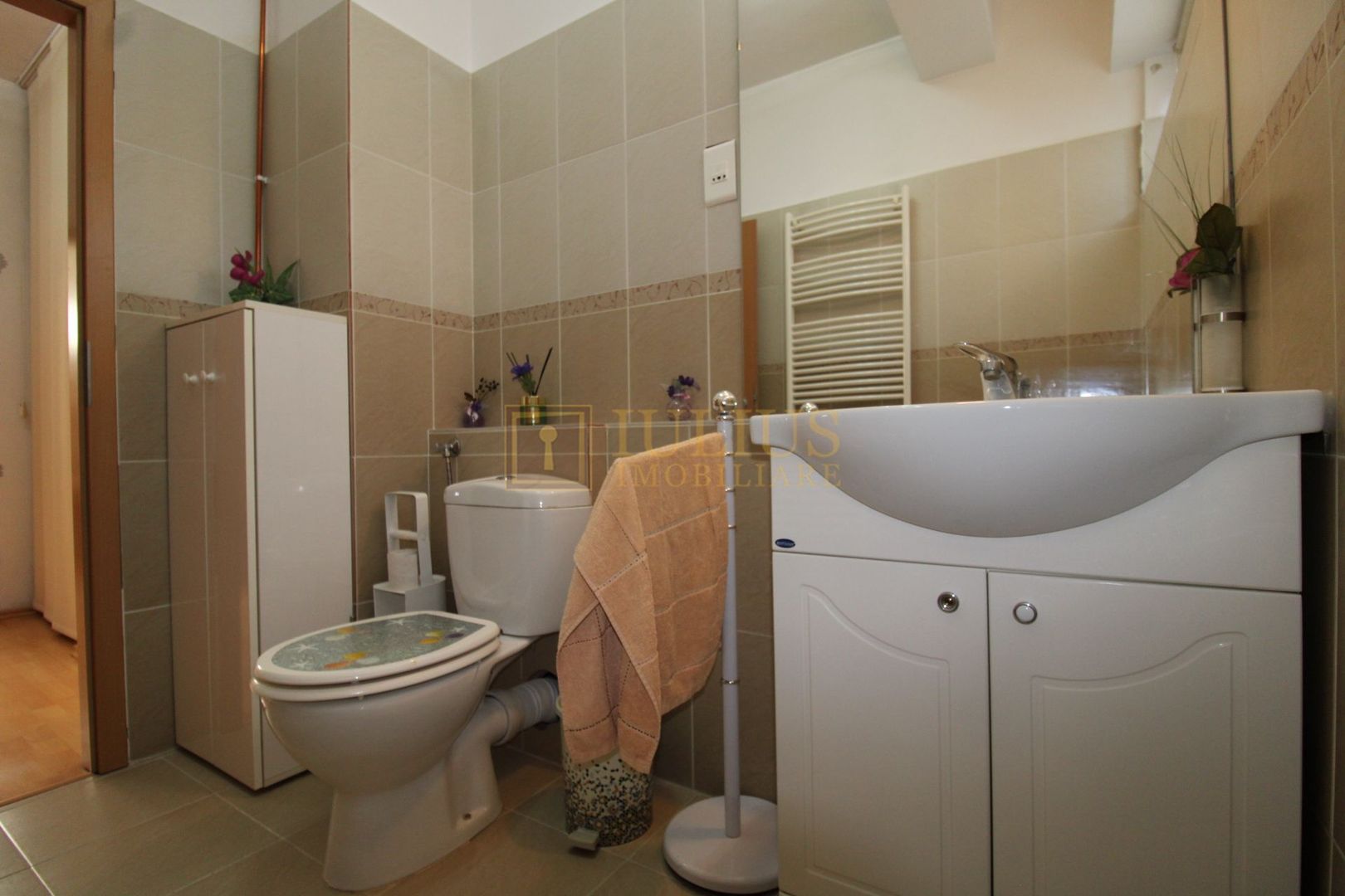 3 camere spatioase, 2 bai, balcon + loc de parcare cu acces controlat - Poză 21