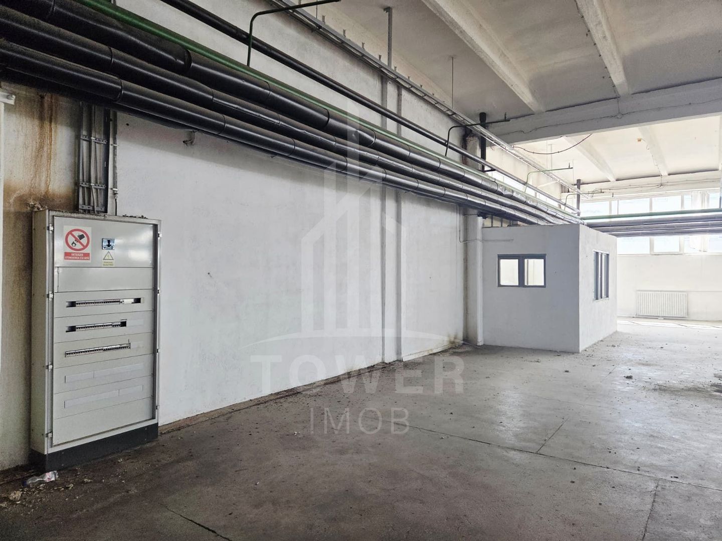 Hala generosa de închiriat . - Poză 2