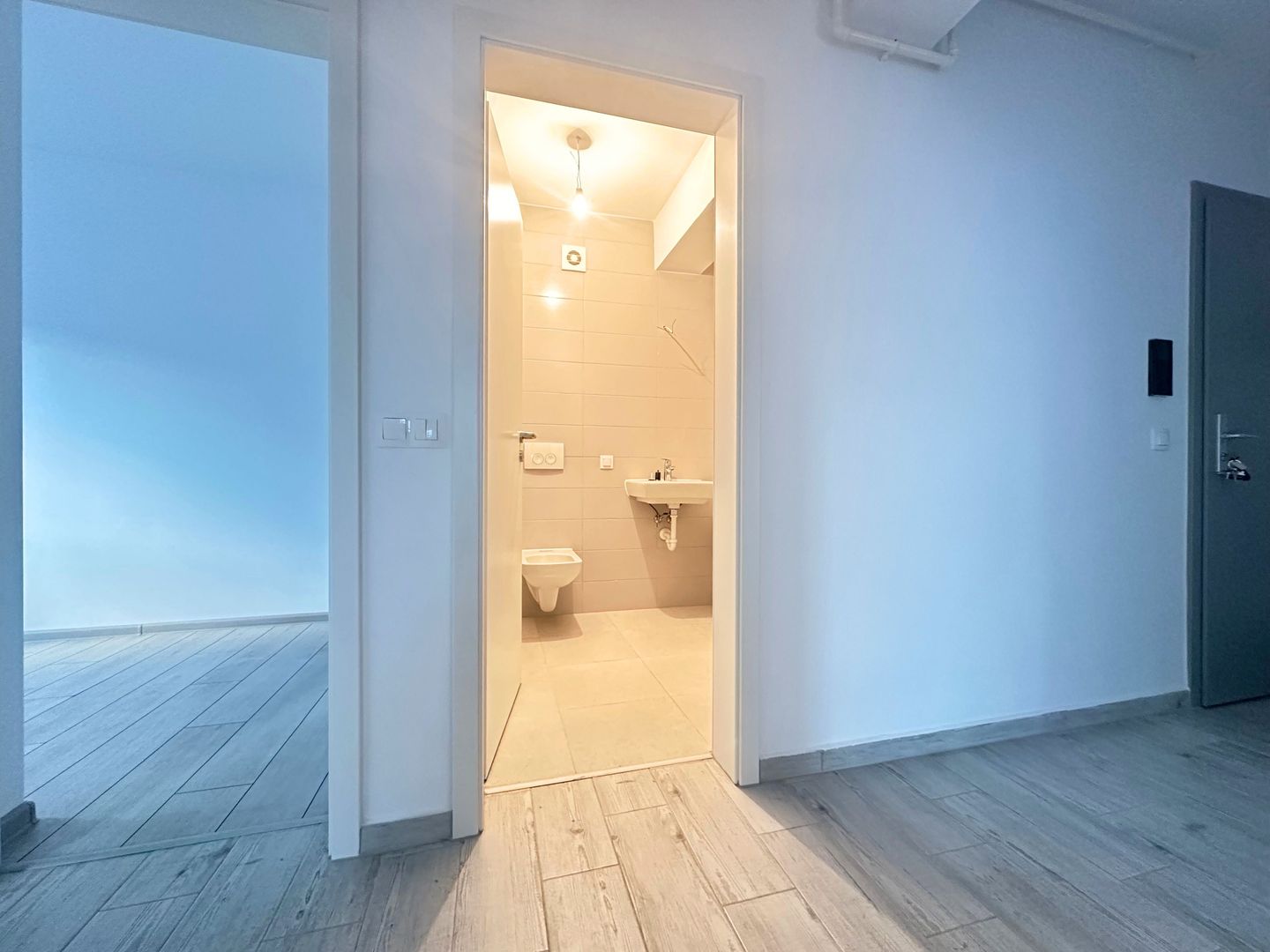 VÂNZARE APARTAMENT 2,5 CAMERE  NOU NELOCUIT - Poză 15