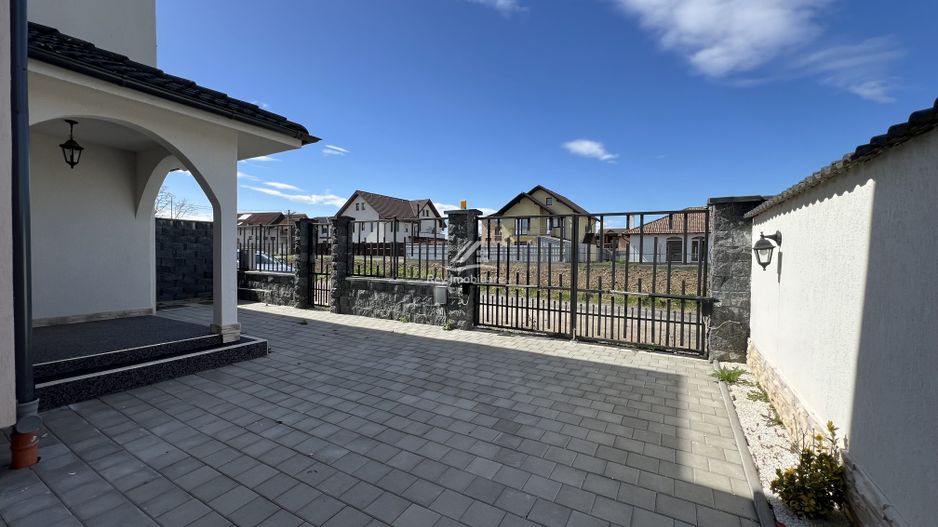 Duplex Modern și luminos 6 cam. la vânzare în Șelimbăr zona Trifoiului - Poză 3