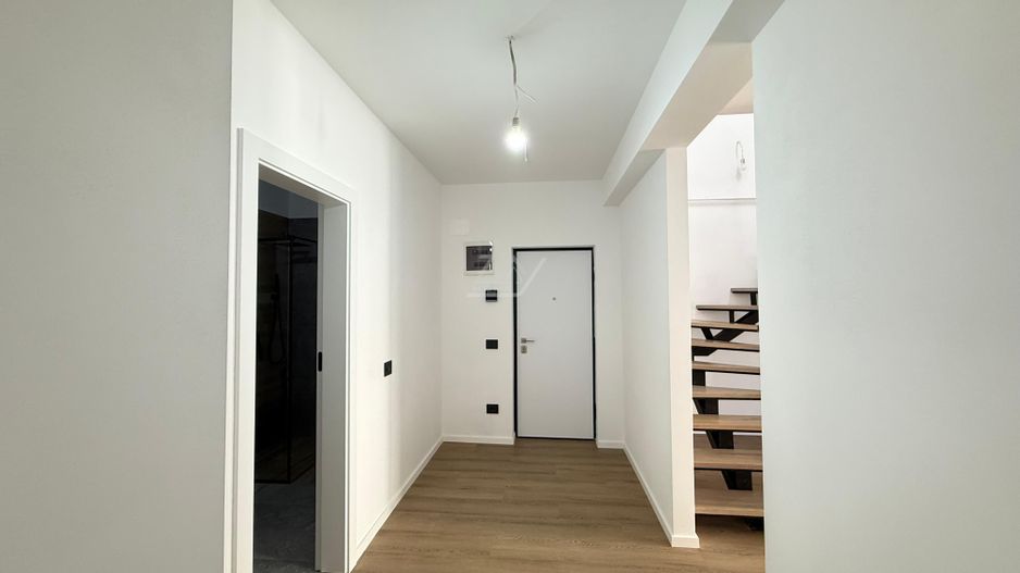 Ap pe 2 niveluri. 4 camere, 2 bai. 2 locuri de parcare. - Poză 8