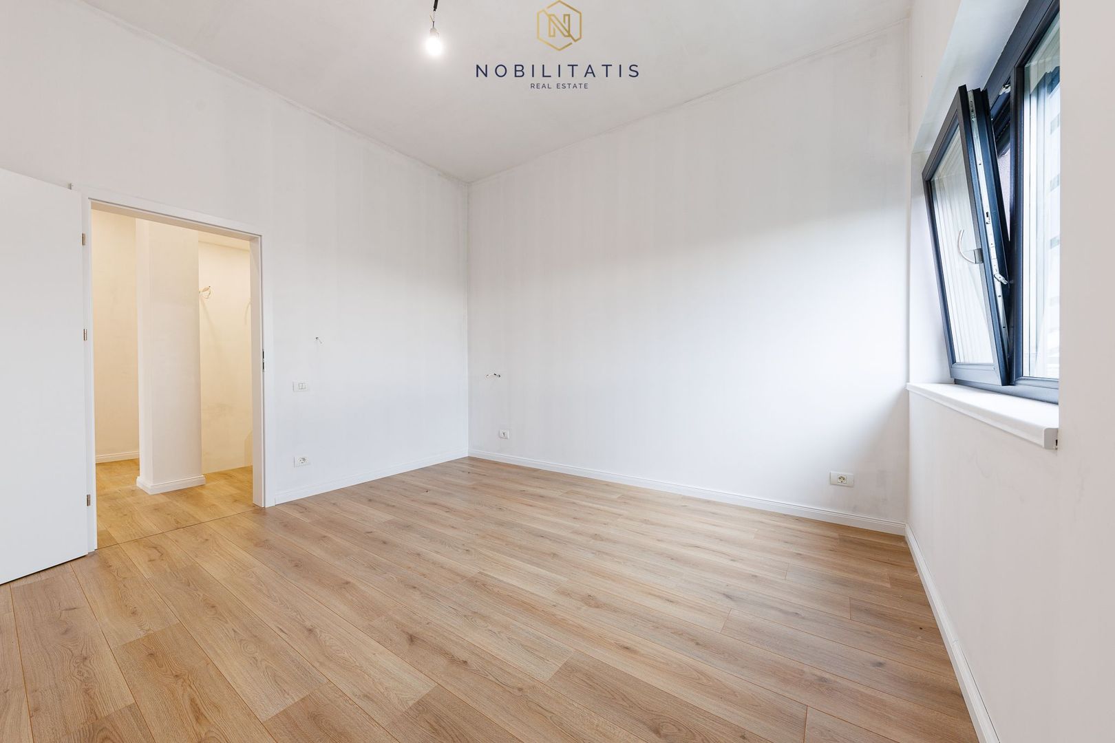 Duplex de vanzare la liziera padurii - 130 mp, 4 bai & 4 dormitoare - Poză 34