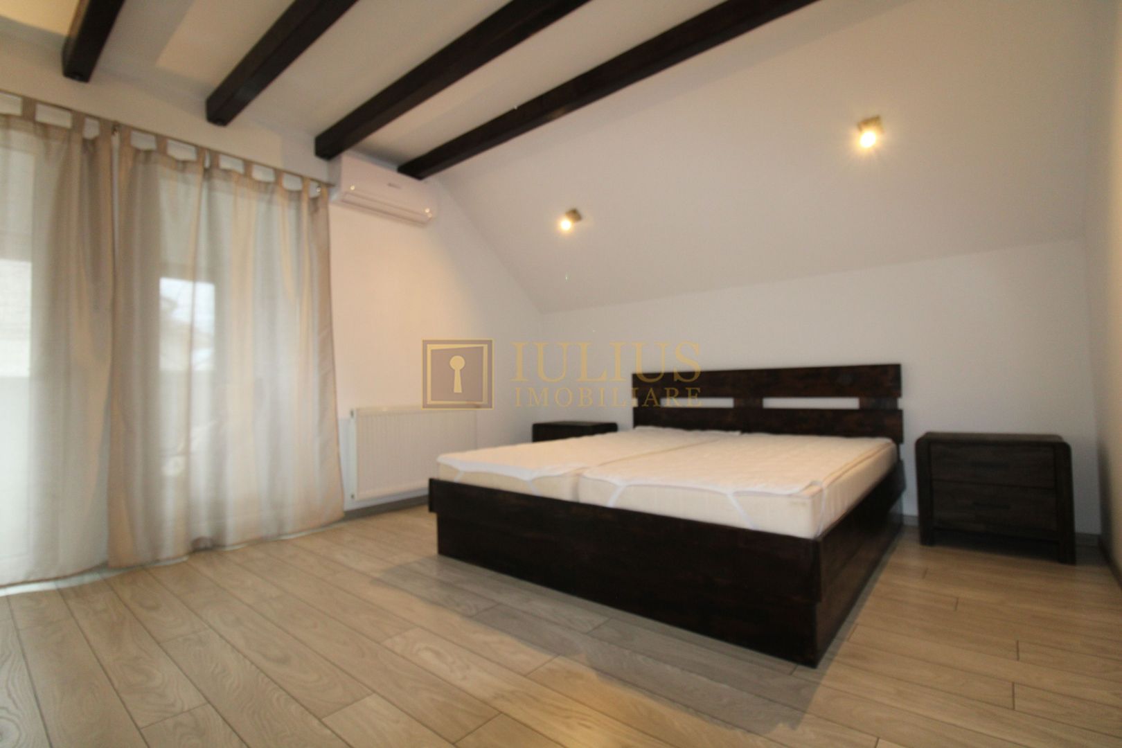 Casa individuala, zona Brytim, 4 camere + 2 bai, centrala proprie. - Poză 24