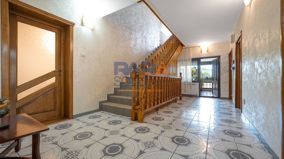 Vilă impresionantă în zonă deosebită - Poză 8