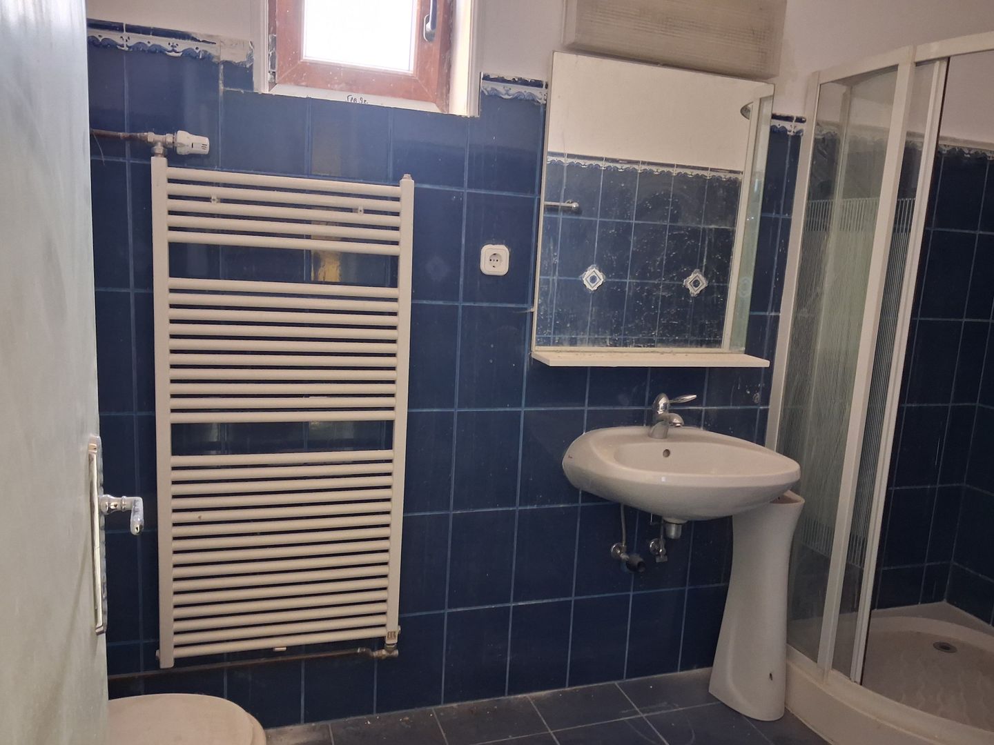 Casa RENOVATA partial 8 cam 6 ari 550mp garaj ANA IPATESCU. - Poză 18