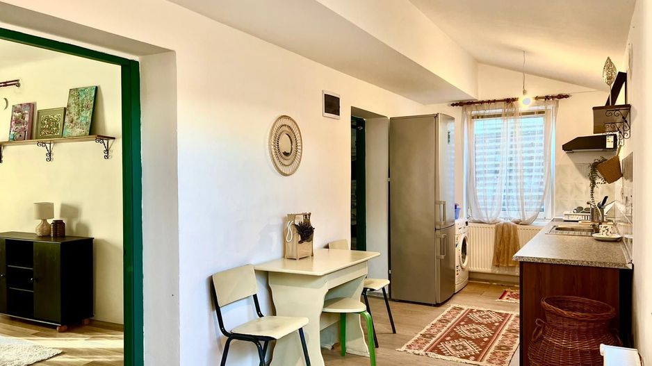 APARTAMENT 2 CAMERE LA CURTE COMUNA - Poză 1