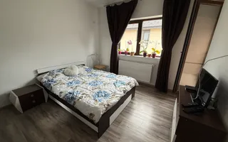 Casă înșiruită complet mobilată + curte+ 2 parcari în complex inchis! - Poză 15