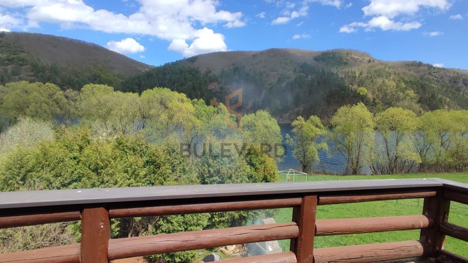 Cabana si teren 1000 mp cu iesire la lac! - Poză 1